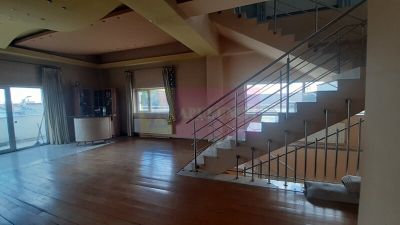 Doua Etaje in Vila in zona Voluntari de Inchiriat